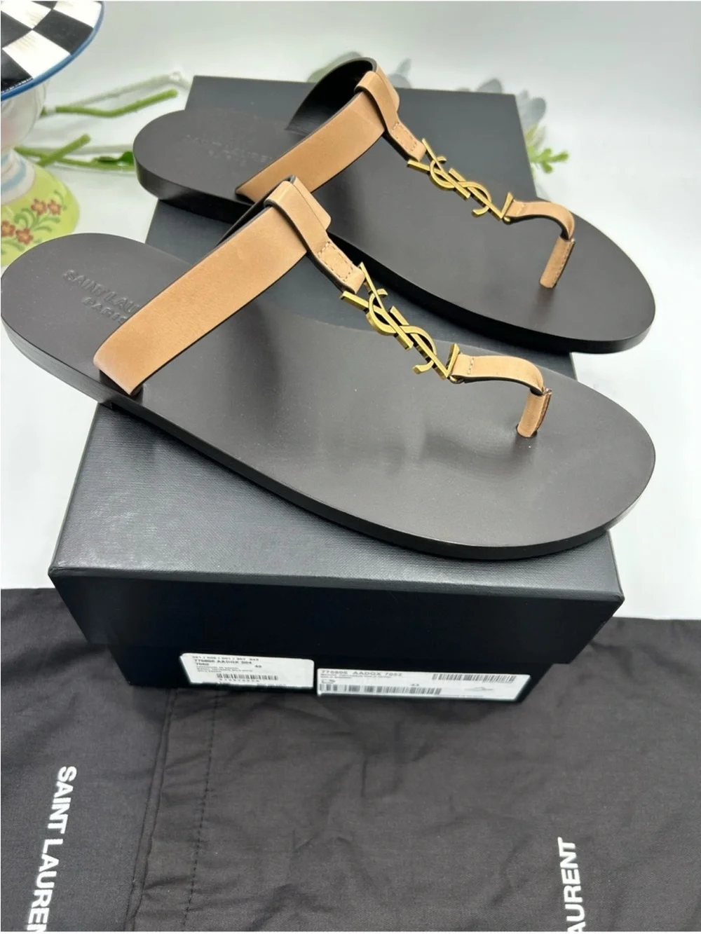 Men’s Saint Laurent CASANDRE YSL logo thong sandals, size 43 made in Italy